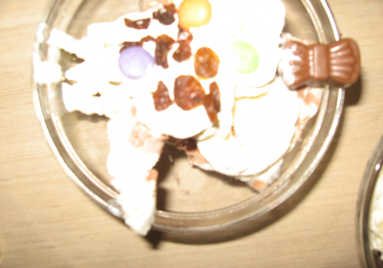 Lody śmietankowo-czekoladowe z dodatkami foto