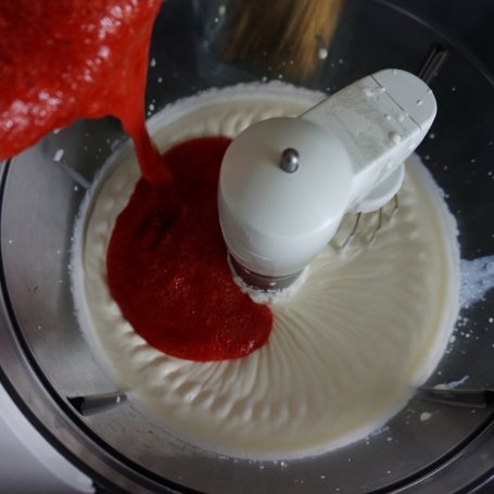 Krok 3 - Lody truskawkowe bez maszynki foto