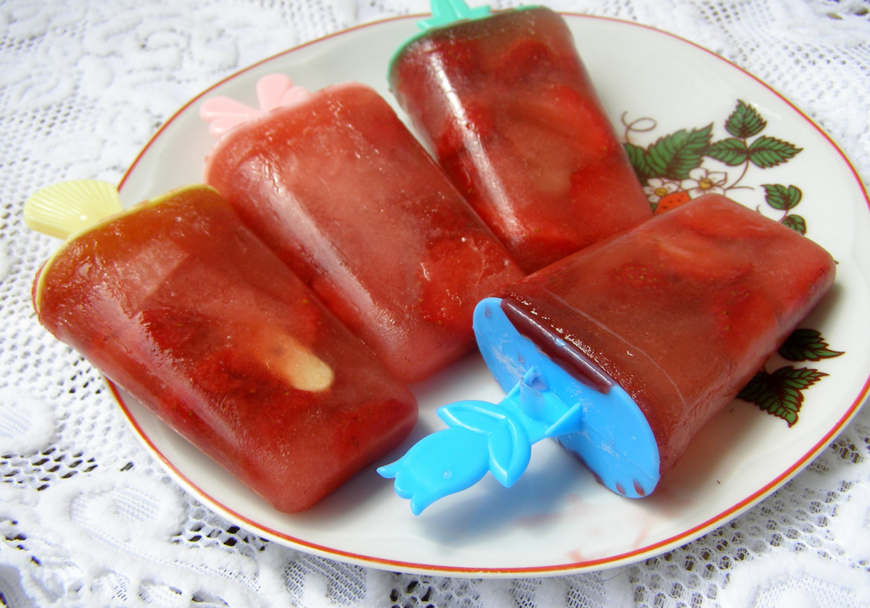 lody truskawkowe z sokiem truskawkowym... foto