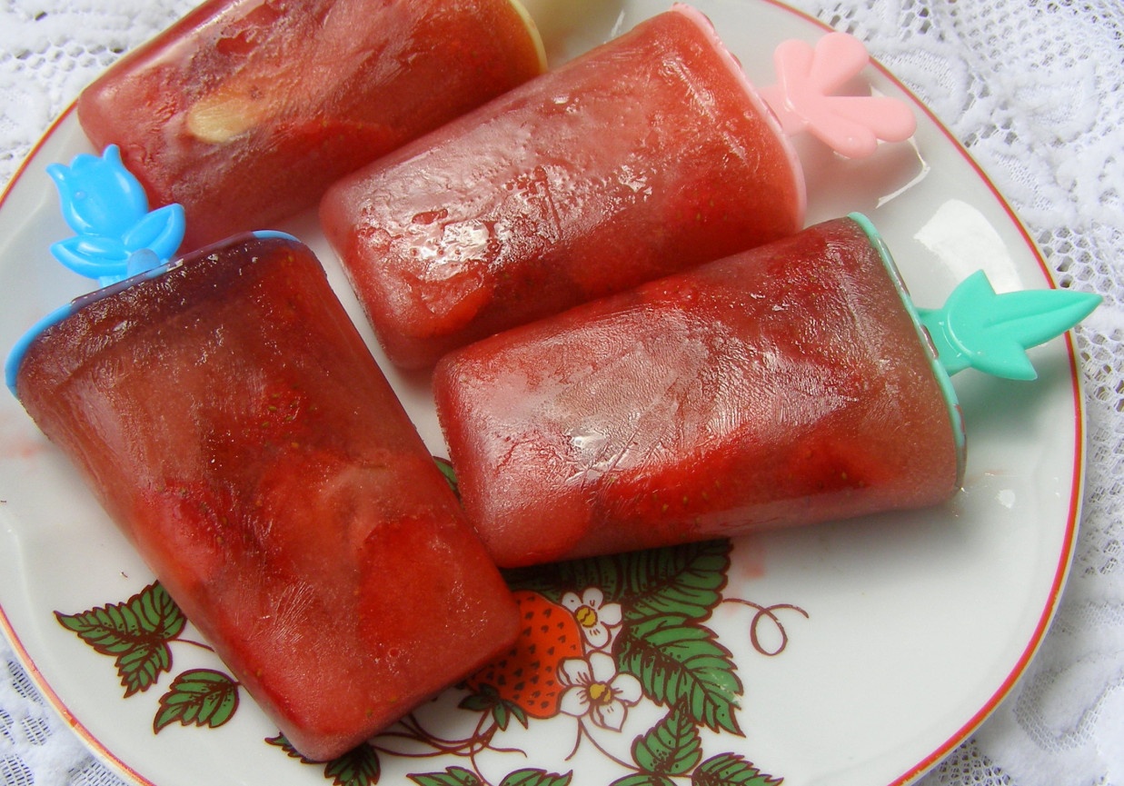 lody truskawkowe z sokiem truskawkowym... foto