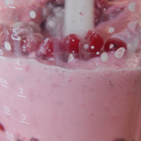 Krok 4 - Lody z czerwonych porzeczek foto