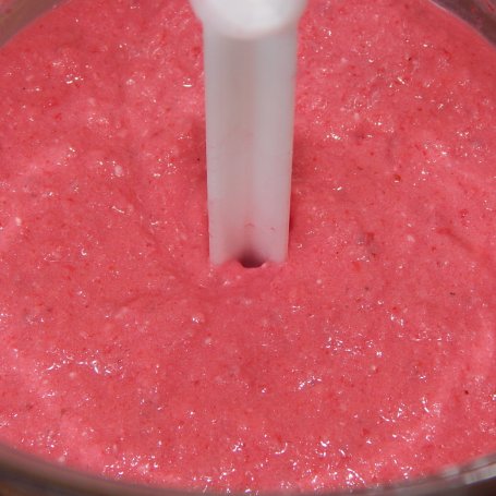 Krok 5 - Lody z czerwonych porzeczek foto