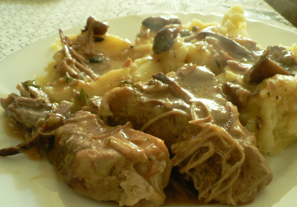 Łopatka pieczona w sosie grzybowym foto