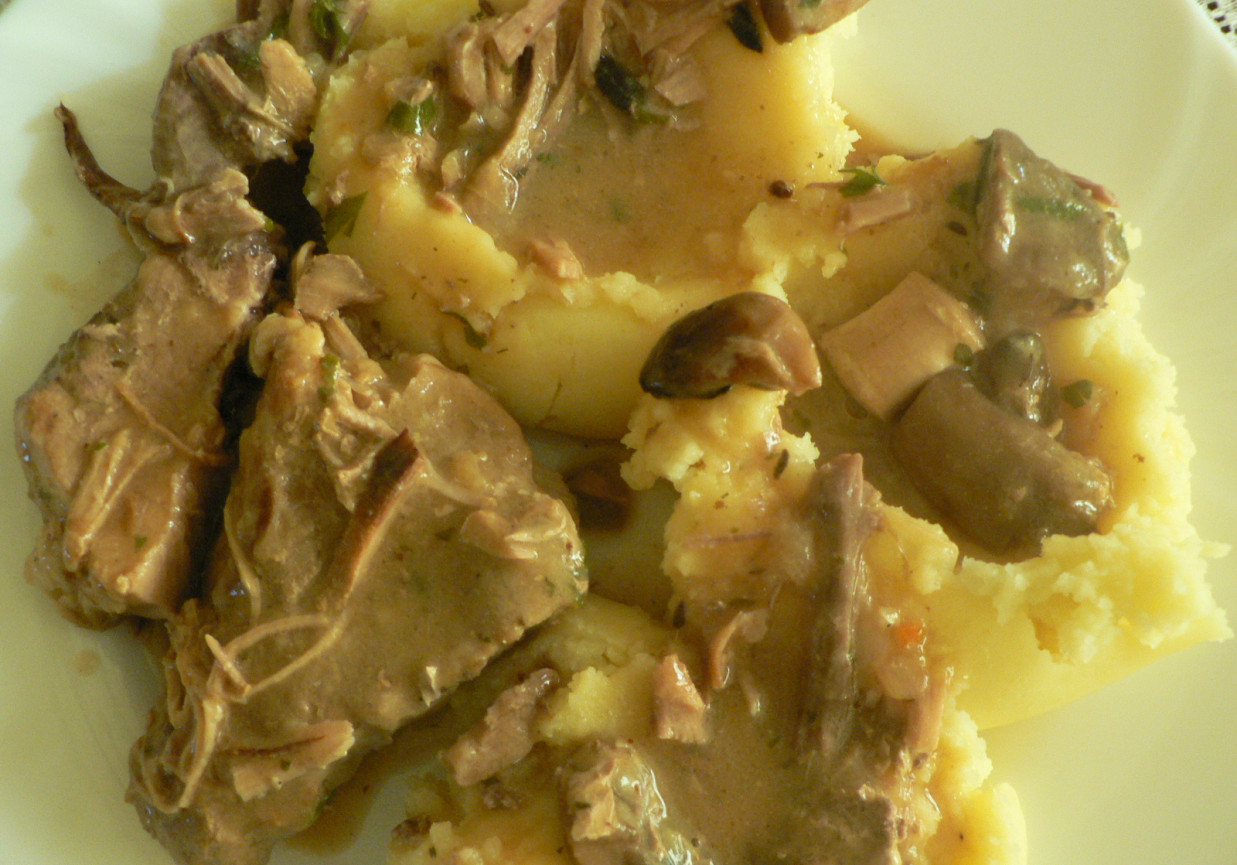 Łopatka pieczona w sosie grzybowym foto