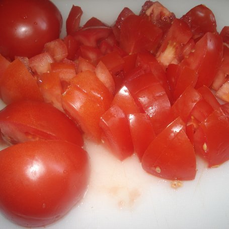 Krok 4 - Łopatka z pomidorami i oliwkami foto
