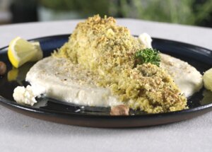 Jak zrobić łososia w ziołowej panierce oraz puree z kalafiora? foto