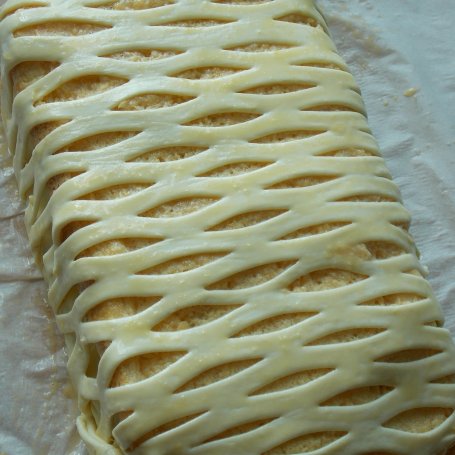 Krok 6 - Łosoś ze szparagami w cieście francuskim foto