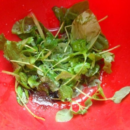 Krok 1 - łosoś ze szparagami w sosie ziołowym foto