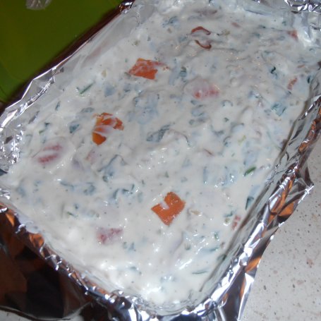 Krok 4 - Łososiowy torcik na tostach z chrzanową pianką foto