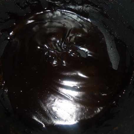 Krok 3 - Lśniąca polewa czekoladowa foto