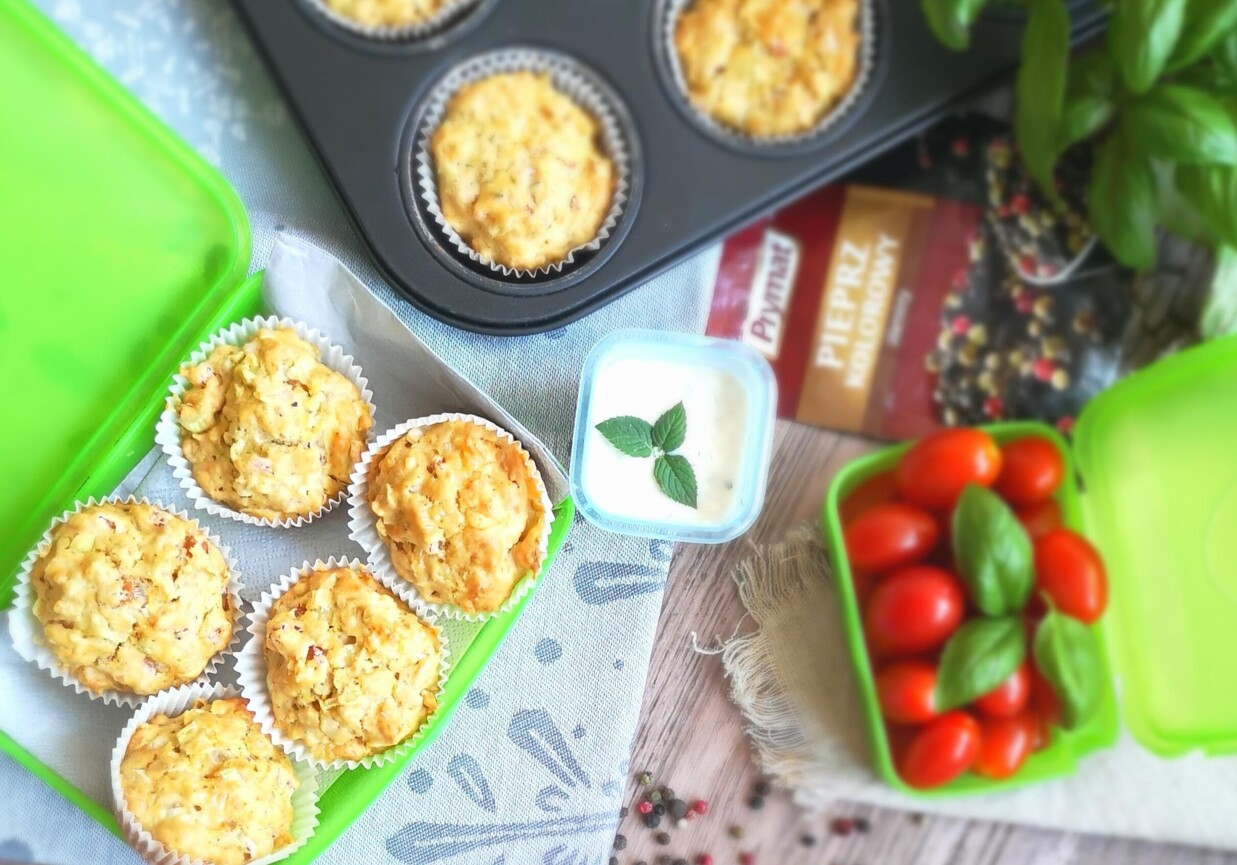 Lunchboxowe muffinki z porem i szynką foto
