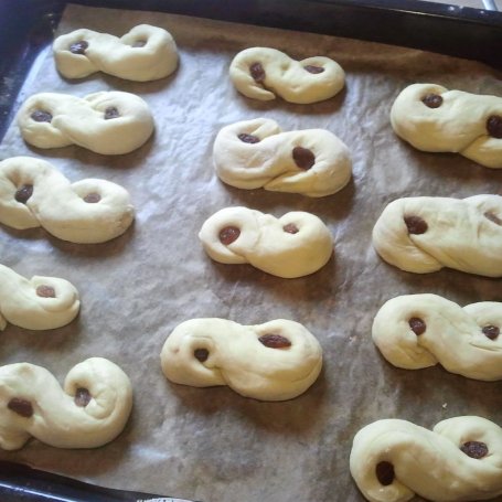 Krok 2 - Lussekatter- Oczy św. Łucji foto
