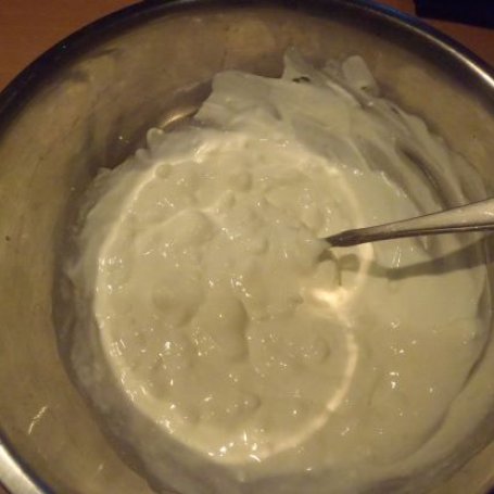 Krok 1 - Maca z serkiem bananowym foto