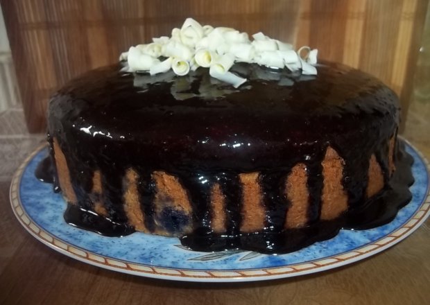 Fotografia przedstawiająca Majonezowe ciasto z borówkami