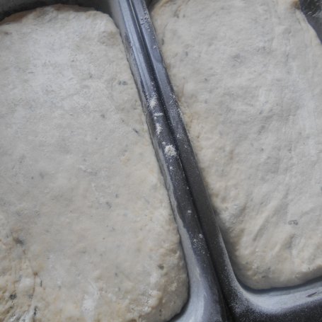Krok 5 - Majonezowy chleb z czosnkiem niedźwiedzim foto