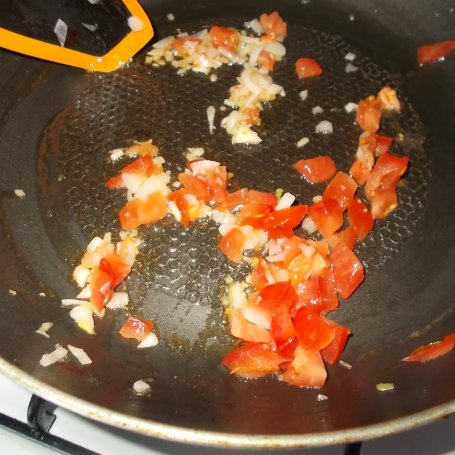 Krok 1 - Makaron chiński z kiełbasą krakowską i warzywami foto