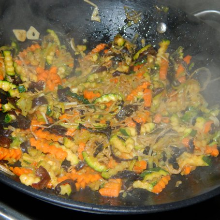 Krok 2 - Makaron curry z krewetkami foto