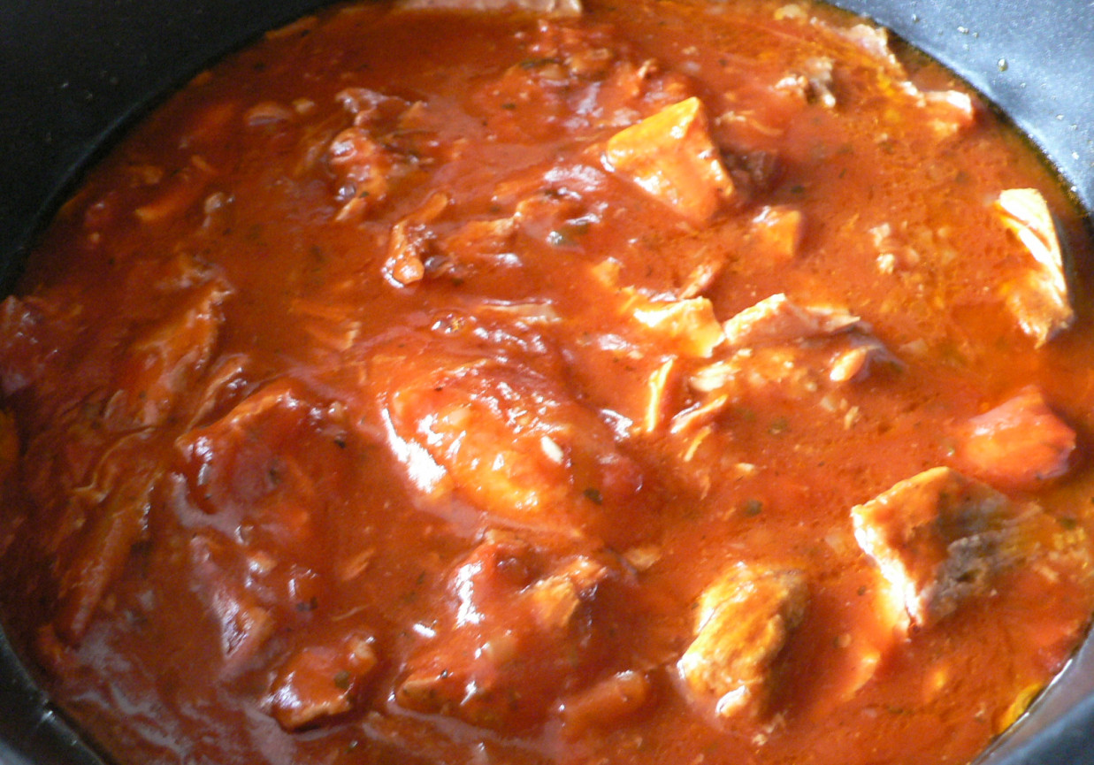 Makaron fusili z sosem pomidorowo - paprykowym foto