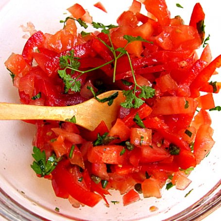Krok 1 - Makaron kokardki z pomidorami i papryką/crudaiola/ foto