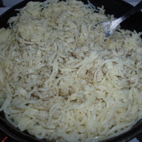 Krok 1 - MAKARON NITKI Z MIĘSEM , PAPRYKĄ W SOSIE SŁODKO-KWAŚNYM foto
