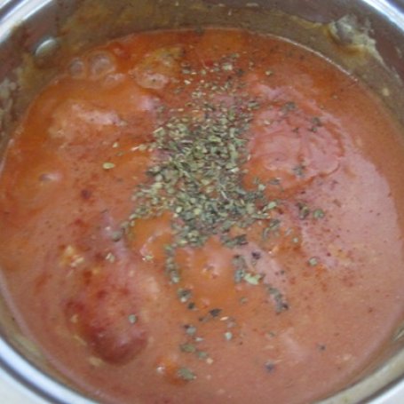 Krok 3 - Makaron penne z klopsikami i sosem pomidorowym foto