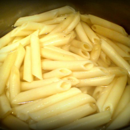 Krok 3 - Makaron penne z marchewką i koprem włoskim foto