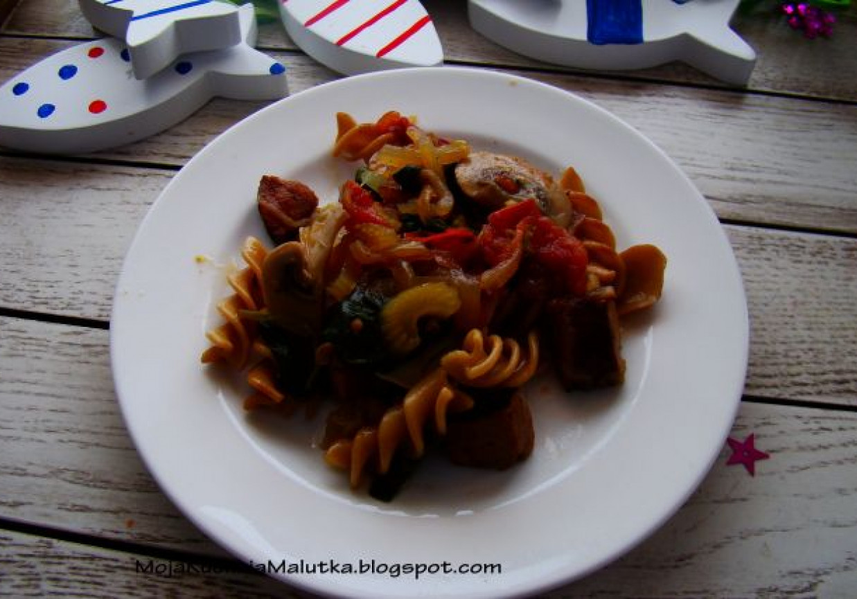 Makaron razowy z warzywami z patelni DoradcaSmaku.pl