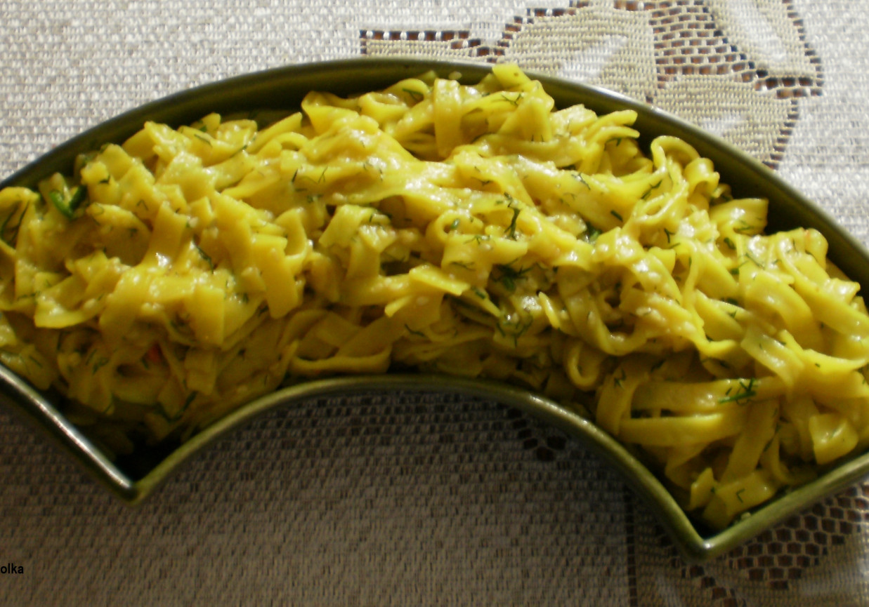 Makaron ryżowy sezamowo-koperkowy : foto