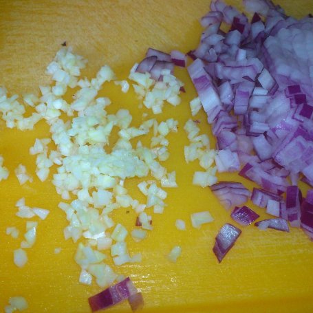 Krok 2 - Makaron ryżowy z warzywami foto