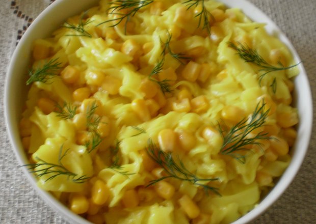 Fotografia przedstawiająca Makaron ryżowy ze ,, złotymi perełkami \":