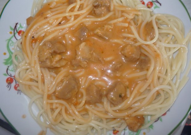 Fotografia przedstawiająca Makaron spaghetti z dobrym sosem