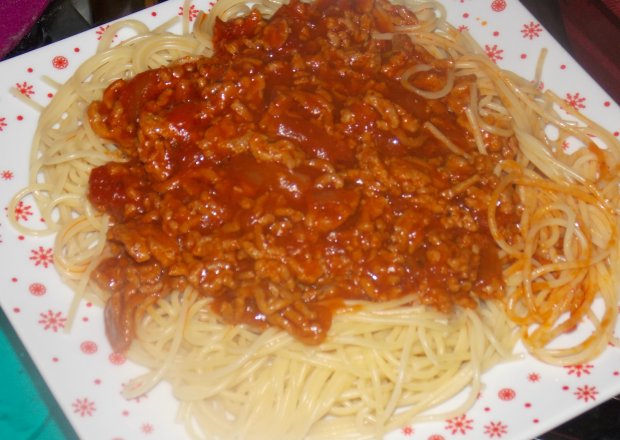 Fotografia przedstawiająca Makaron spaghetti z mięsem mielonym
