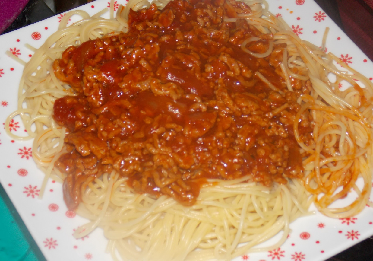 Makaron spaghetti z mięsem mielonym foto