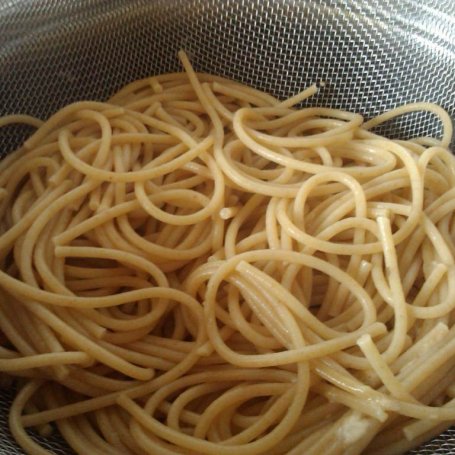 Krok 7 - Makaron spaghetti z pieczarkami i pomidorami foto