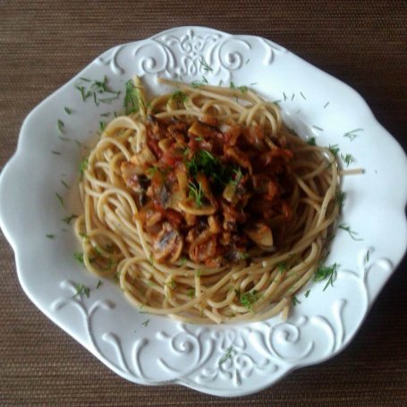 Krok 8 - Makaron spaghetti z pieczarkami i pomidorami foto