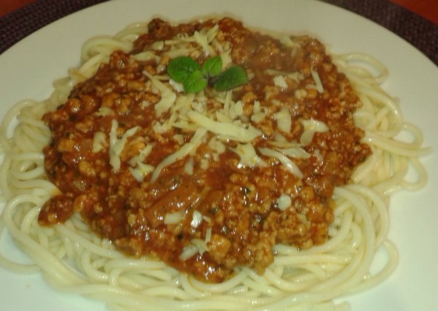 Fotografia przedstawiająca Makaron spaghetti z sosem