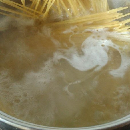 Krok 1 - Makaron spaghetti z sosem ala gyros na mięsie mielonym  foto