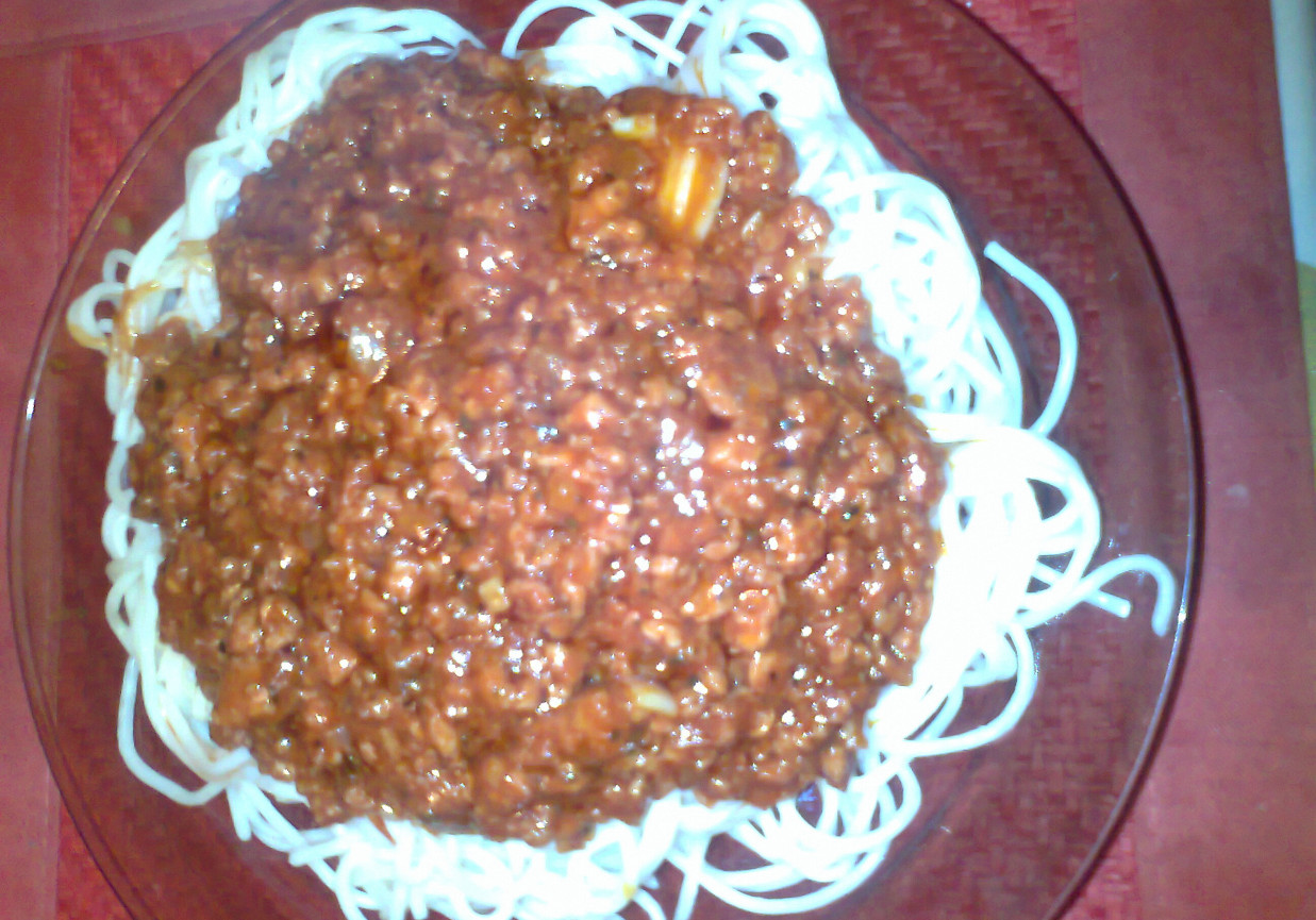 Makaron Spaghetti z sosem pomidorowym 1 foto