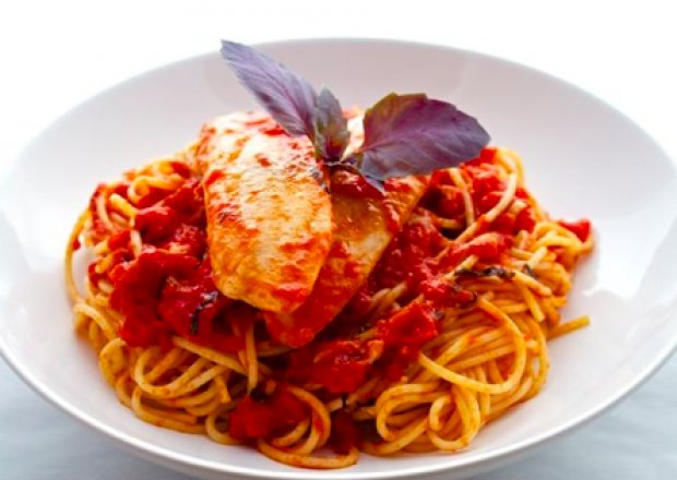 Fotografia przedstawiająca Makaron spaghetti z tilapią