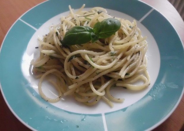 Fotografia przedstawiająca Makaron spaghetti z ziołami