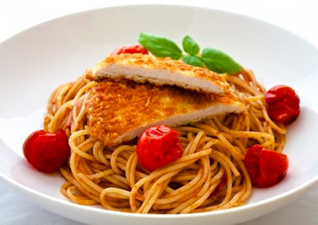 Fotografia przedstawiająca Makaron spaghetti ze schabem po mediolańsku