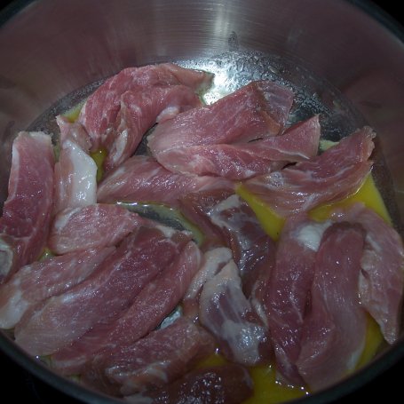 Krok 1 - Makaron syty że hej, czyli z mięsem i boczkiem w śmietanowym sosie :) foto