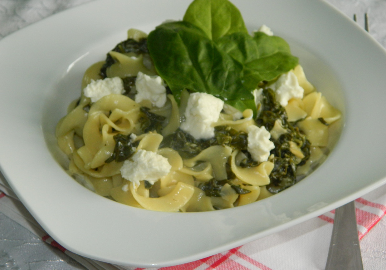Makaron tagliatelle ze szpinakiem i serem feta DoradcaSmaku.pl
