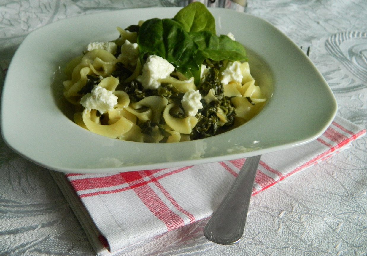 Makaron tagliatelle ze szpinakiem i serem feta DoradcaSmaku.pl