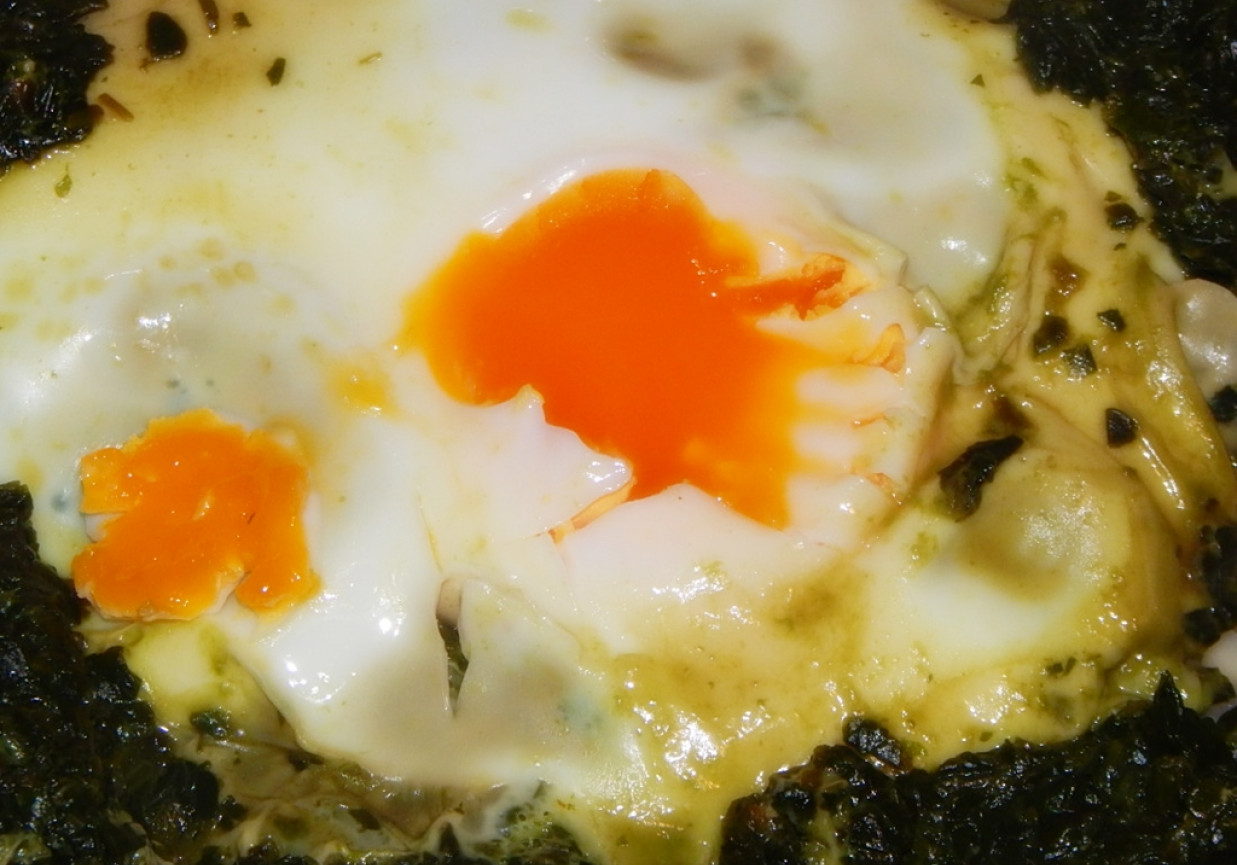 Makaron udon ze szpinakiem i jajkiem sadzonym foto