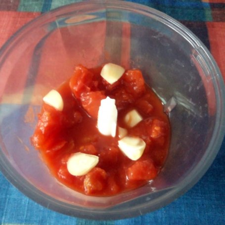 Krok 1 - Makaron w sosie pomidorowo-kremowym foto