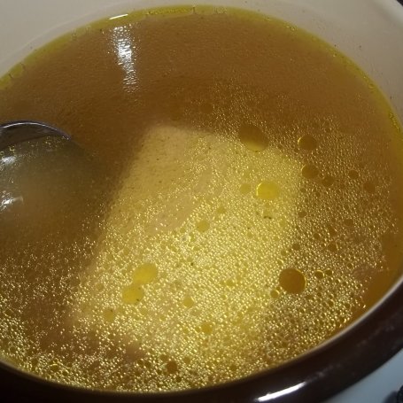 Krok 3 - Makaron w sosie serowym z parówkami  foto