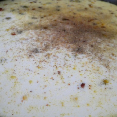 Krok 6 - Makaron w sosie śmietanowo - serowym podany z zapiekaną polędwiczką wieprzową foto