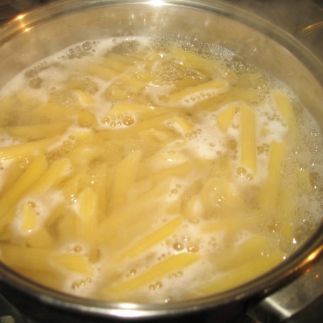 Krok 4 - Makaron w sosie z tuńczyka foto