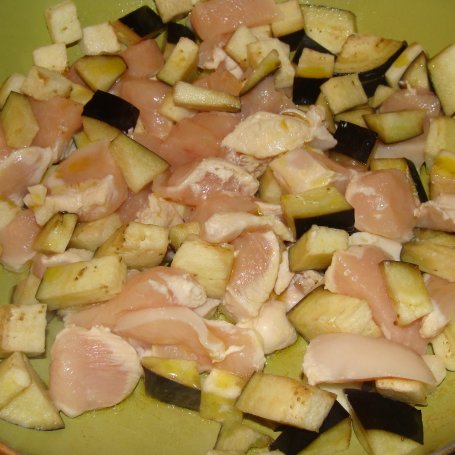 Krok 1 - Makaron z bakłażanem i filetem w sosie foto